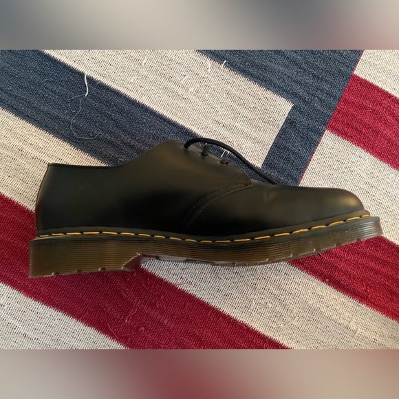 Like new Dr. Martens Black Leather Men's Shoes - Picture 9 of 9